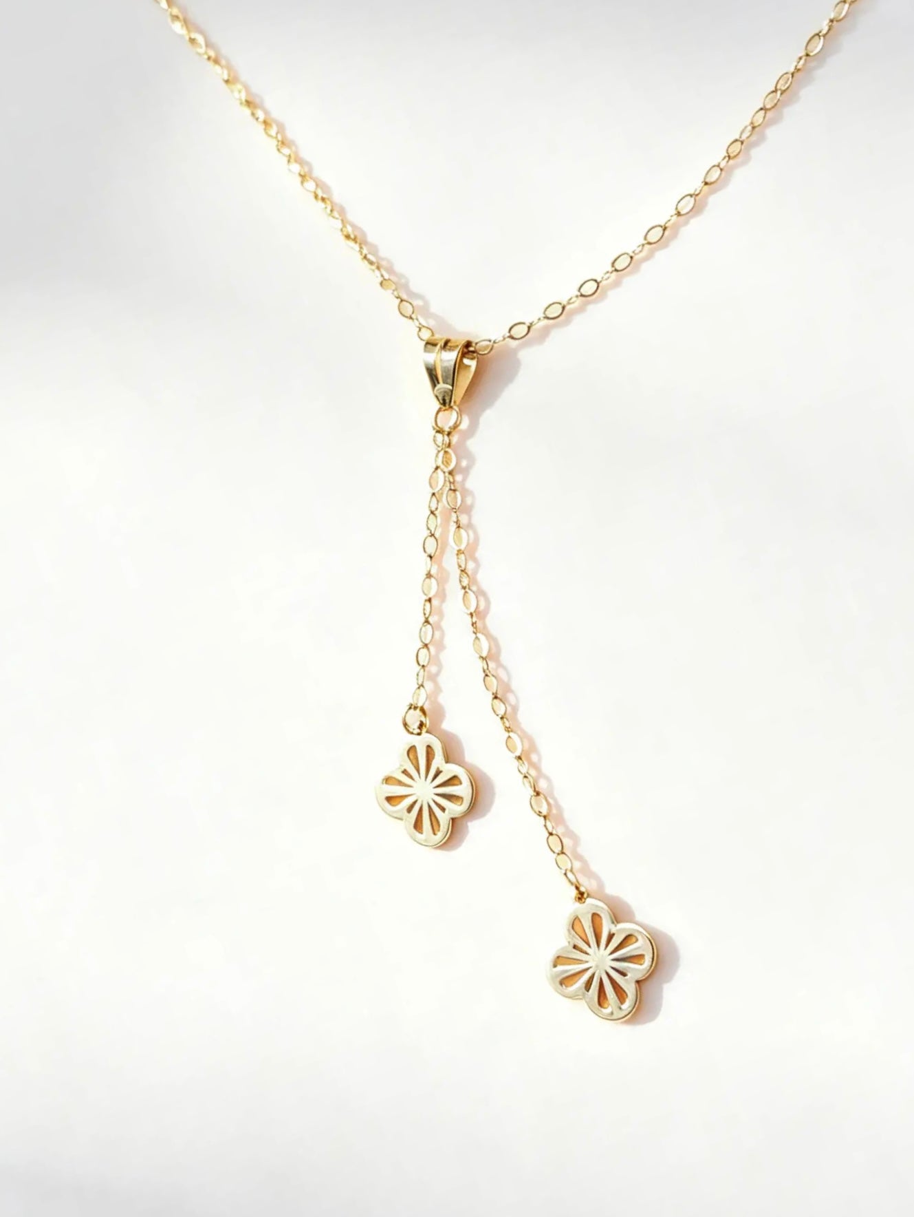 Collier Lariat Fleur Ajourée en Or 18K