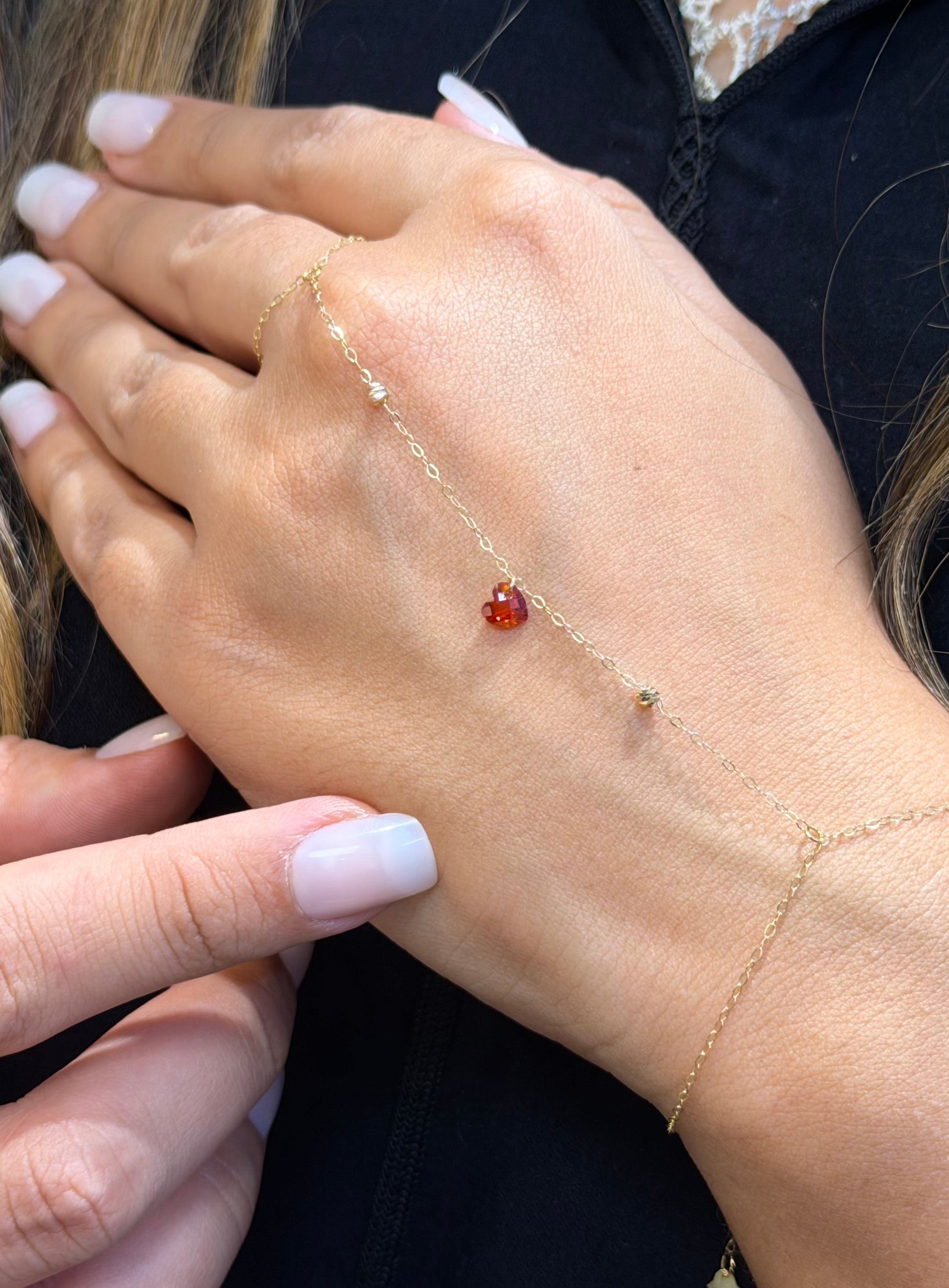 Chaîne de main Pierre Rouge en Or 18K