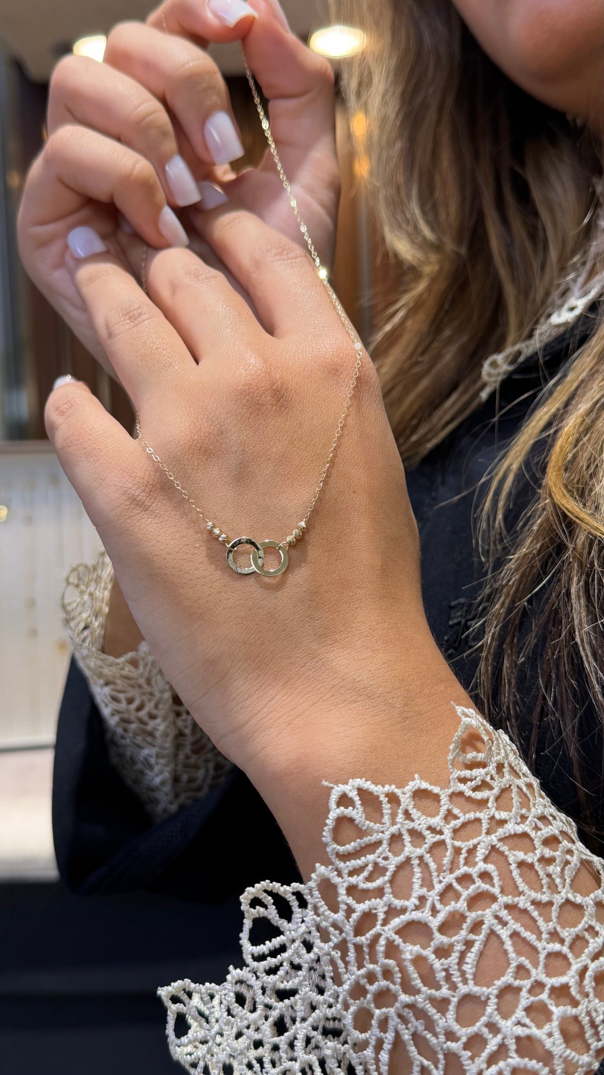 Collier Double Anneaux en Or 18K porté
