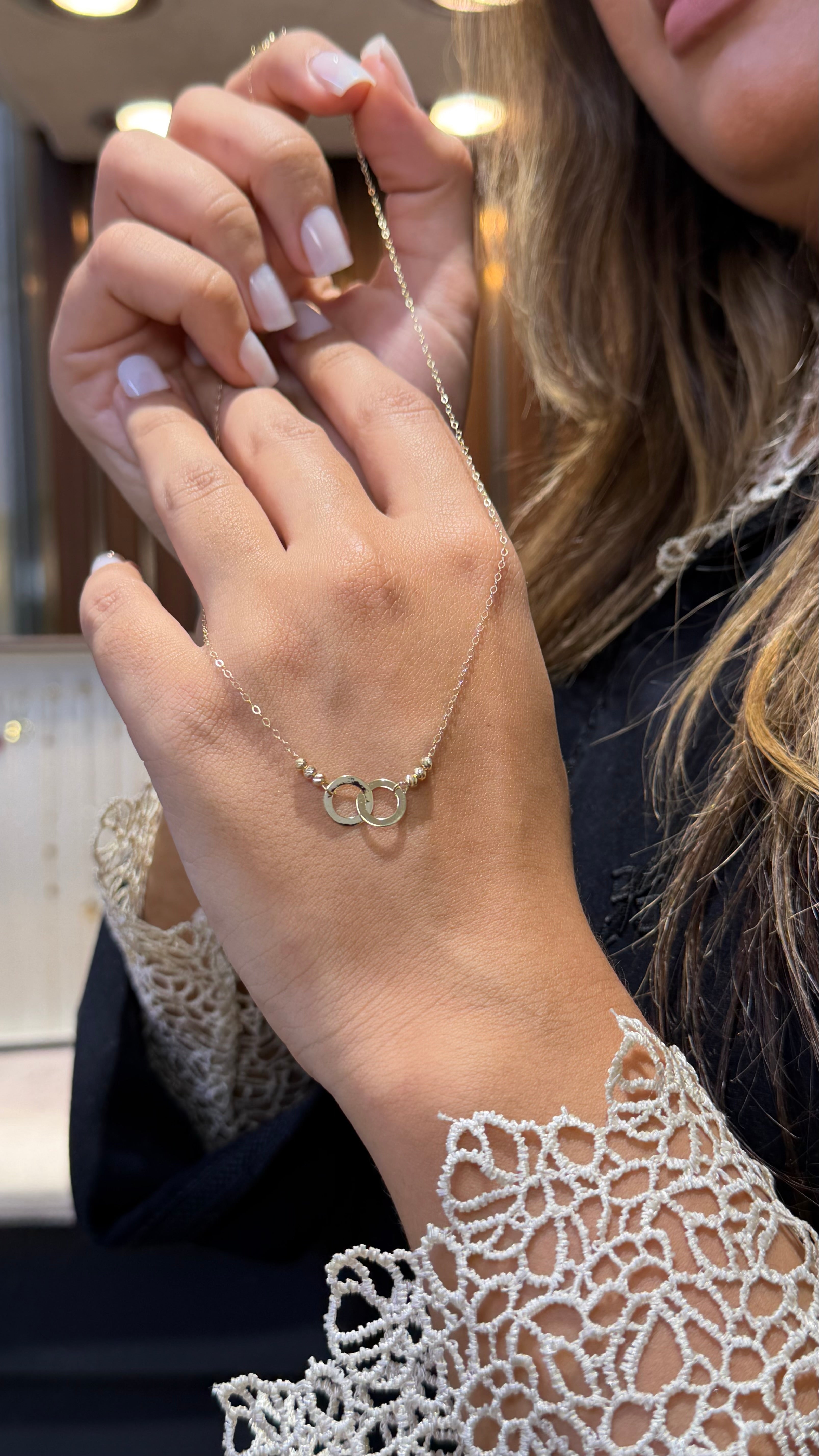 Collier Double Anneaux en Or 18K détail