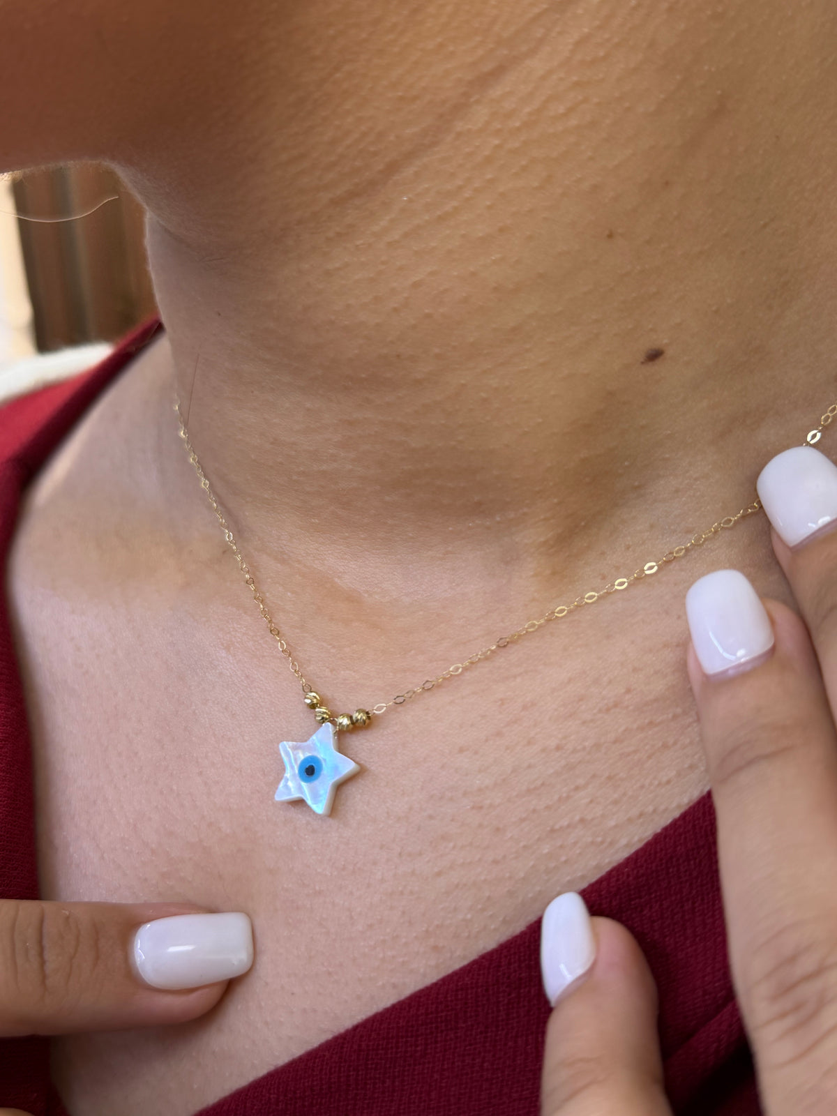 Collier Étoile Nacre & Œil en Or 18K porté