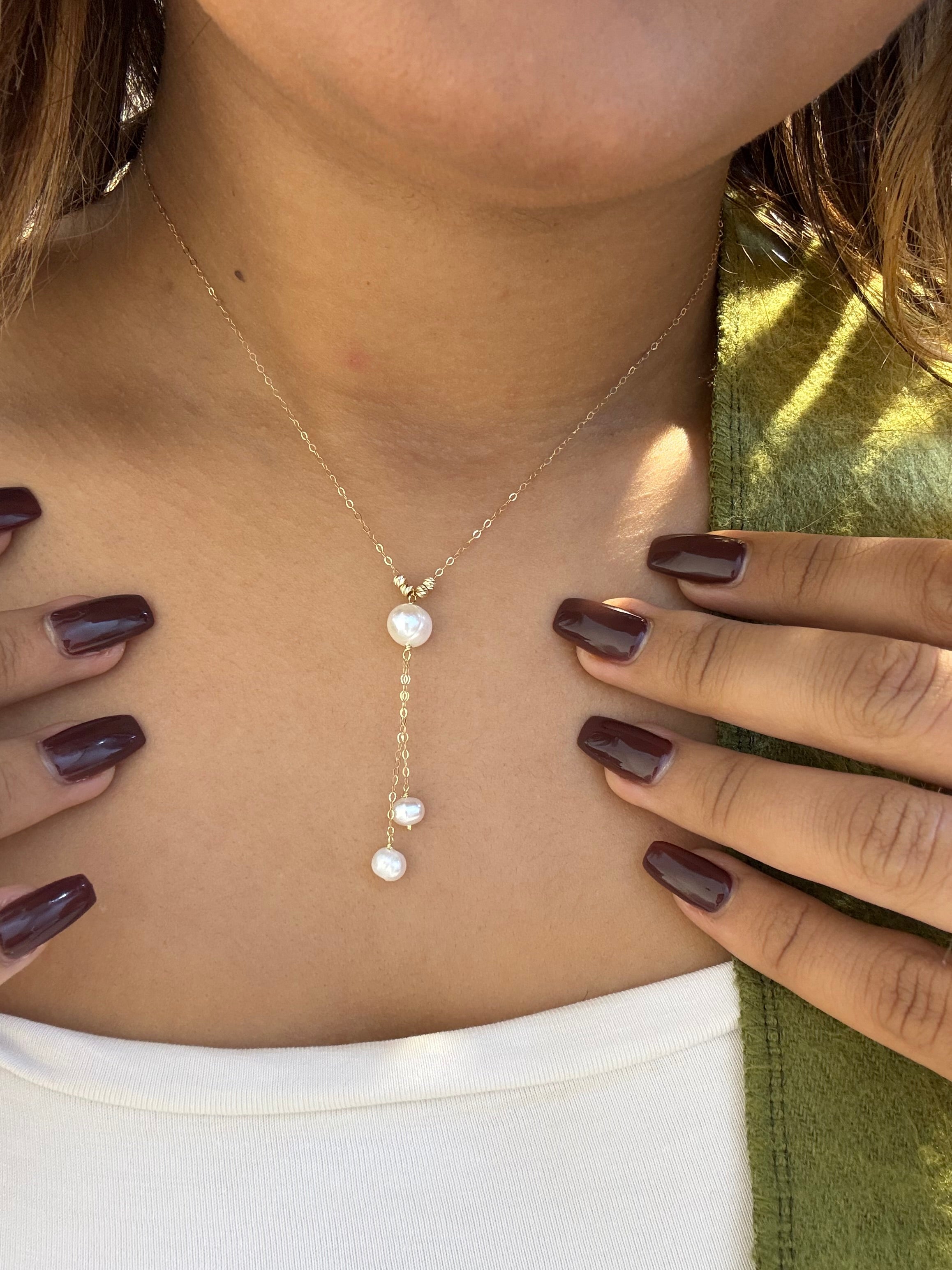 Collier Lariat Perles en Or 18K porté