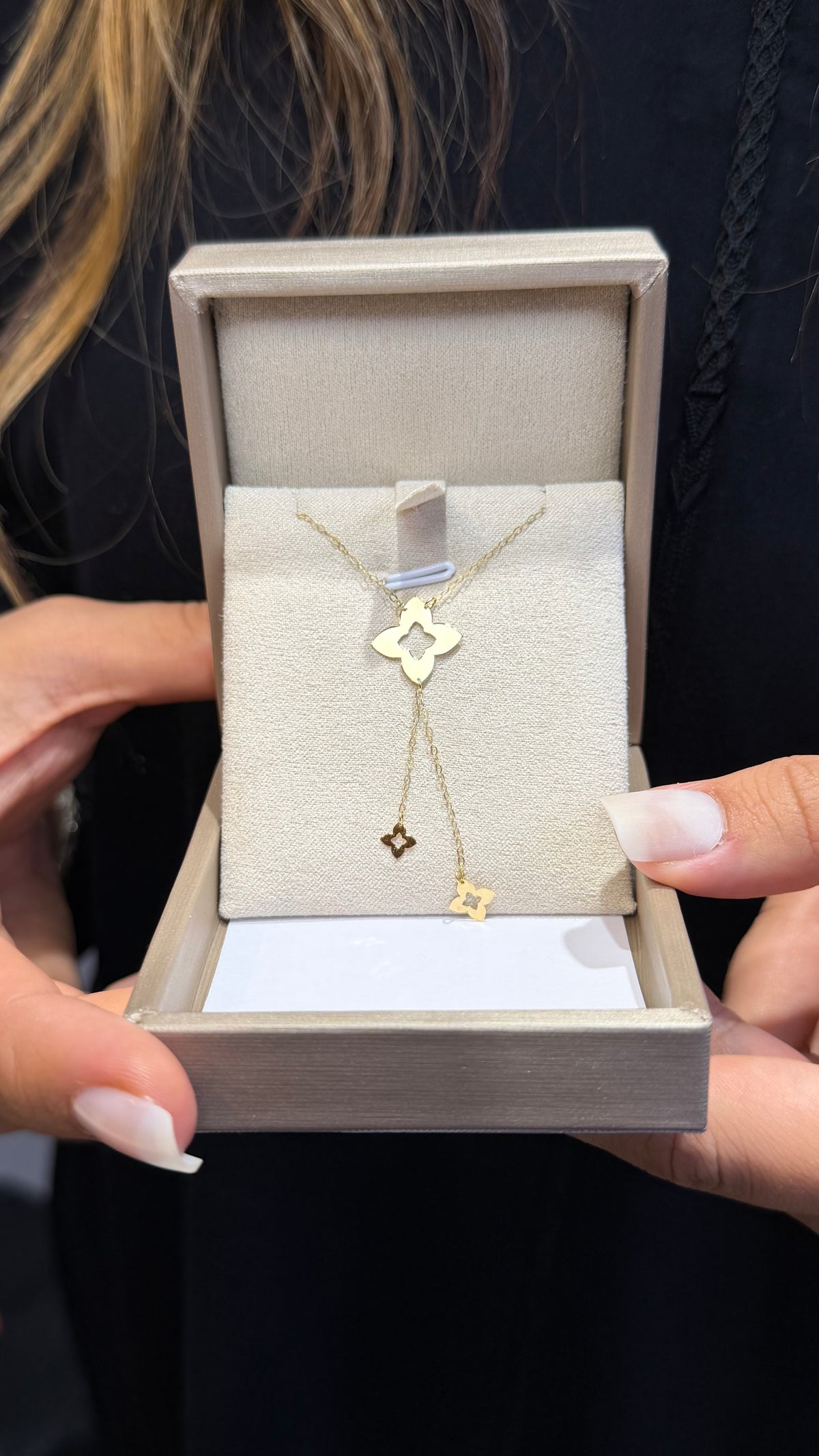 Collier Lariat Trèfle Ajouré en Or 18K