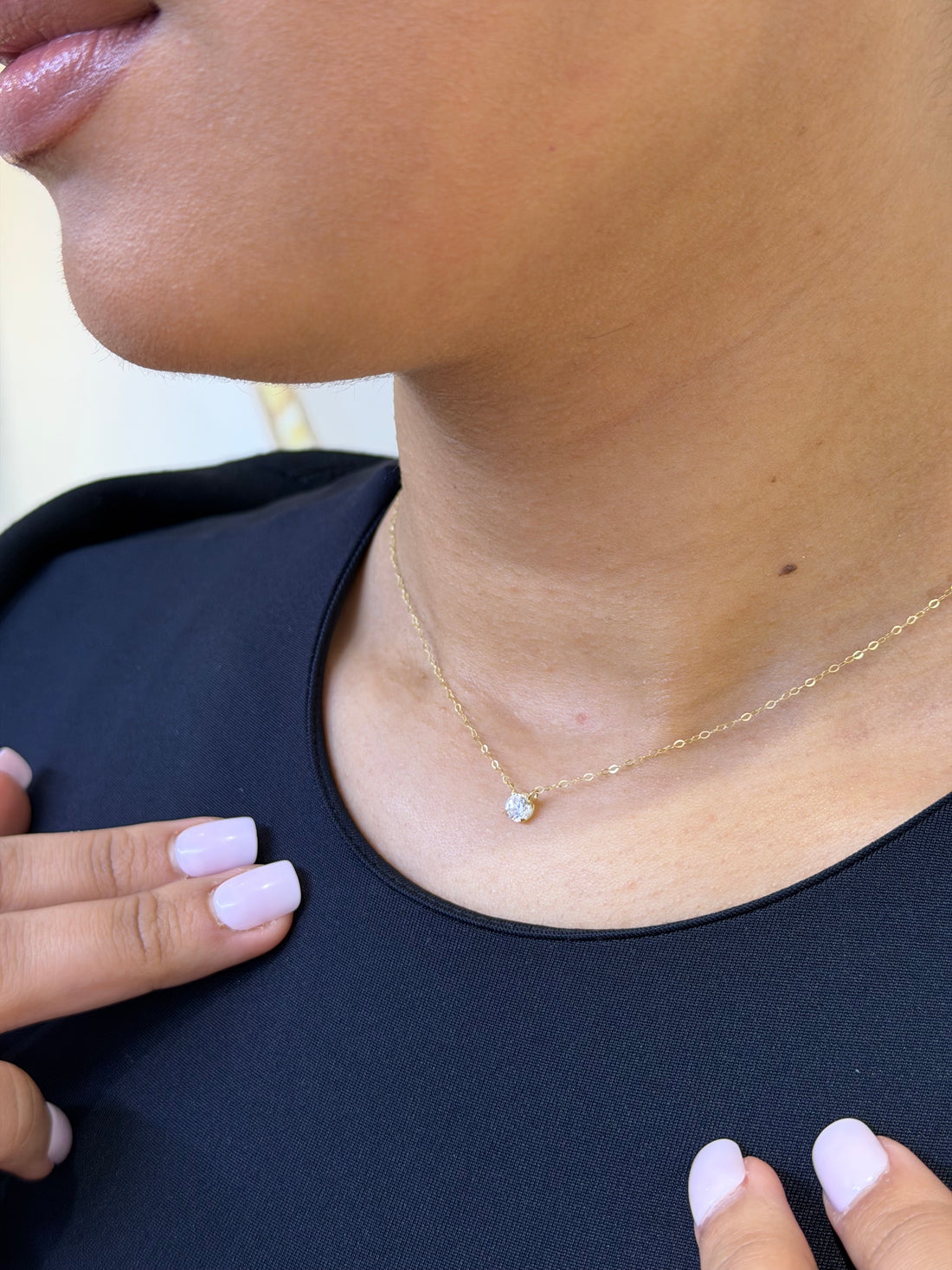 Collier Solitaire Zircon en Or 18K porté